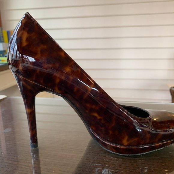 STUART WEITZMAN Tortoise Shell Patent Leather Pumps - Picture 9 of 9